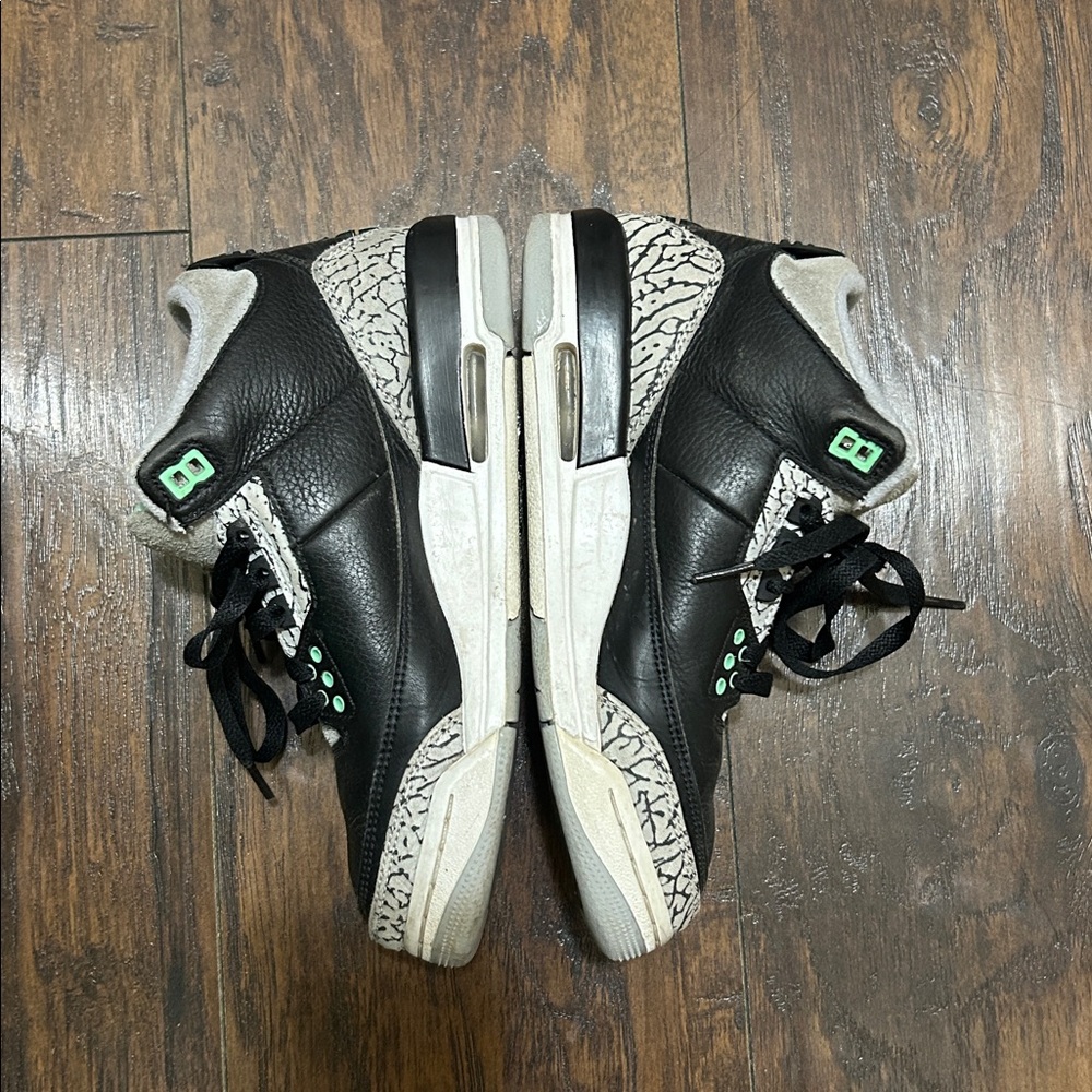 Jordan 3 Retro Shoes - Picture 4 of 9